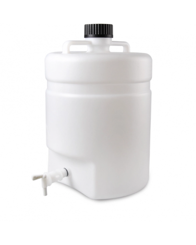 Can nhựa đựng nước cất